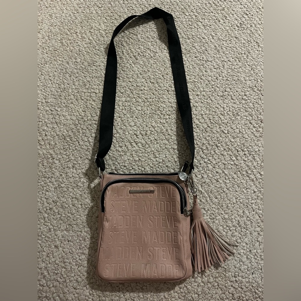 Tan/pink Steve Madden cross body bag!